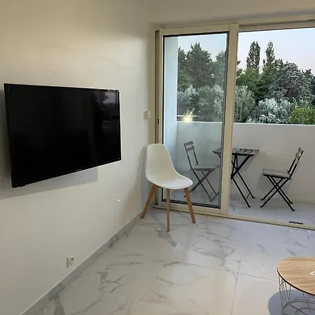 Superbe Avec Balcon Et Parking *